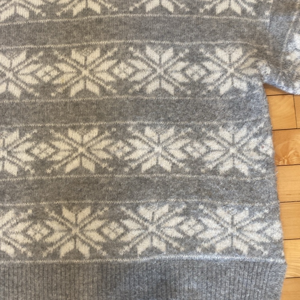 Cupcakes & Cashmere long sleeved turtle neck sweater in  Gray & White SIZE large - Picture 12 of 12